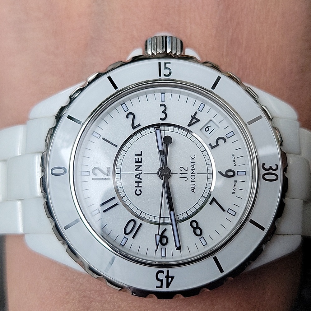 CHANEL J12 White Ceramic 38mm Watch - Picture 4 of 8